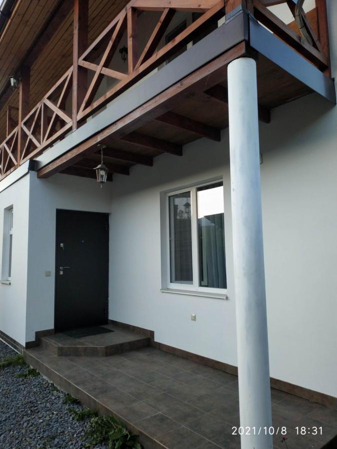 Nestg Guest House Pilipets Ngoại thất bức ảnh
