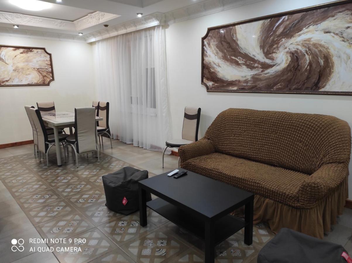 Nestg Guest House Pilipets Ngoại thất bức ảnh