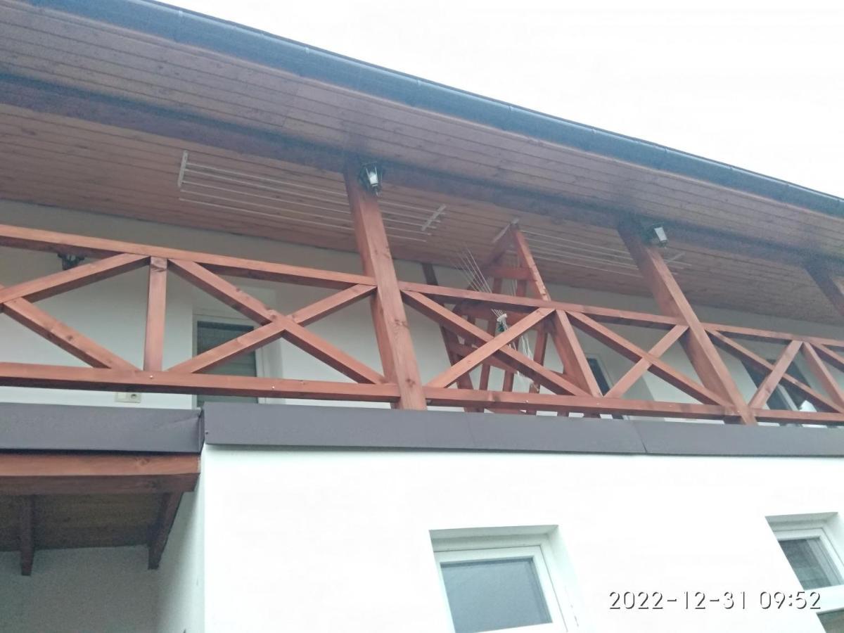 Nestg Guest House Pilipets Ngoại thất bức ảnh