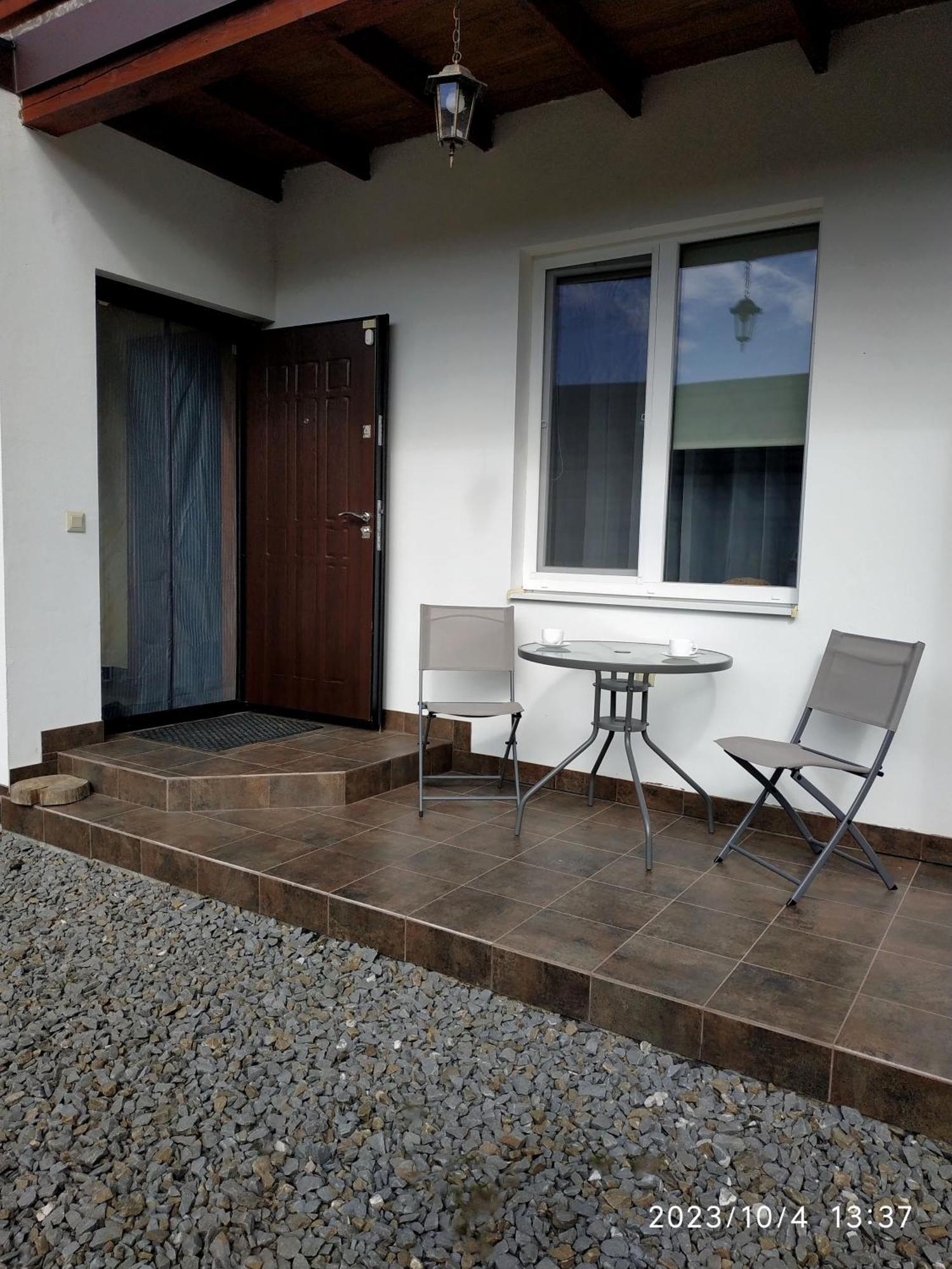 Nestg Guest House Pilipets Ngoại thất bức ảnh
